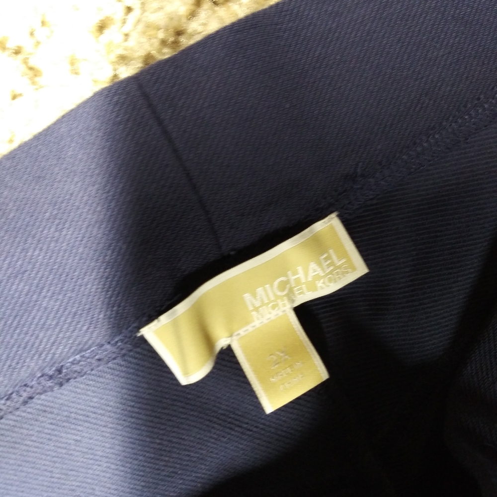 I'm selling a pair of Michael Kors 2X